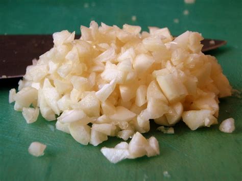 How Much Minced Garlic Equals A Clove?