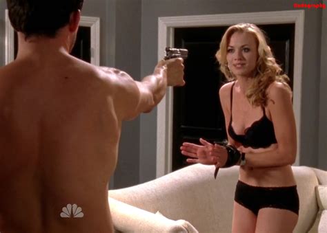 Celebs In Lingerie Picture 2009 3 Original Yvonne Strahovski Chuck S02e15 001