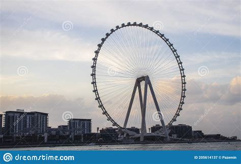 Tallest Ferris Wheel In The World Ain Dubai Located In Blue Waters By