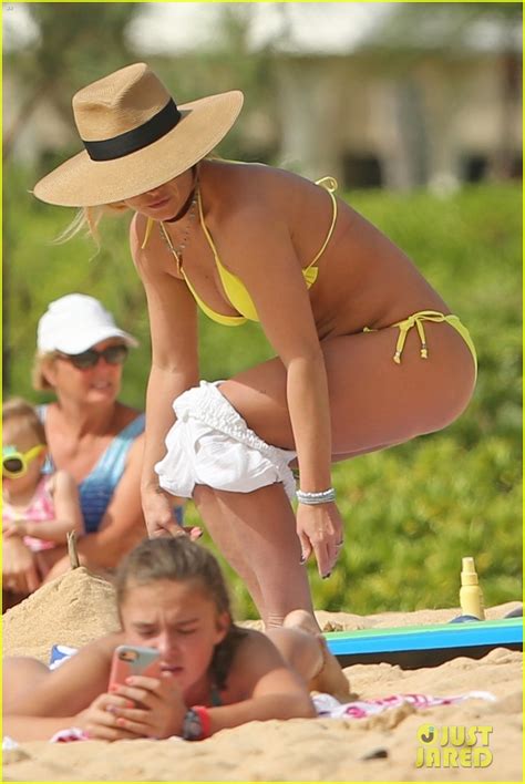 Britney Spears Hits The Beach In Hawaii In A Yellow Bikini Photo