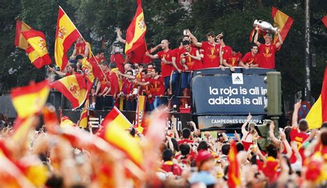 Fotos La Multitudinaria Celebración De España En Las Calles De Madrid