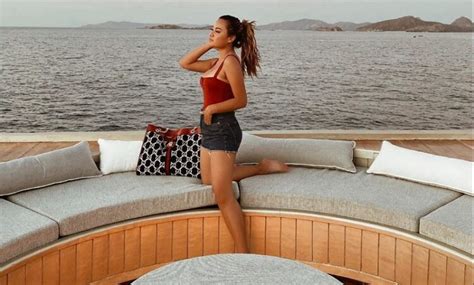 Hot Sexy Aurelie Hermansyah Bikini Pics