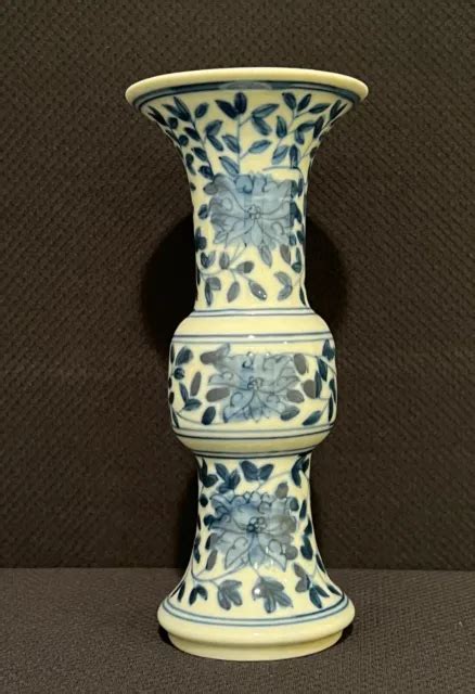 CHINA CHINESE QING Dynasty Blue And White Porcelain Flower Touch 36 05