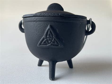 Triquetra Cast Iron Cauldron W Lid 4 25 Diameter Perfect For Smudging