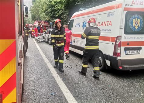 Grav accident rutier în Defileul Jiului Traficul este blocat pe ambele