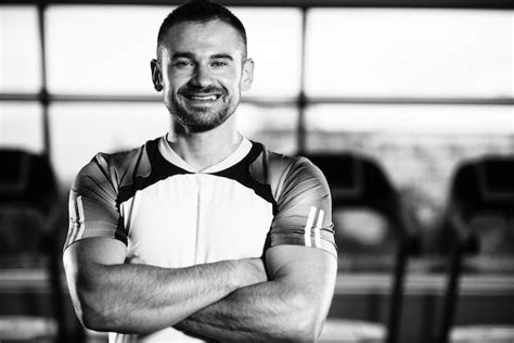 Premium Photo Portrait Of Handsome Personal Trainer Wearing