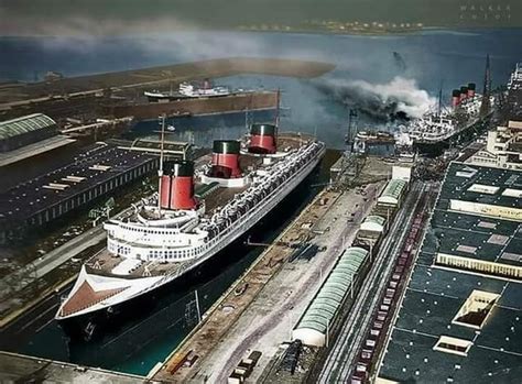 Normandie Ignoring The Ss Paris Currently On Fire Le Havre 1939 R