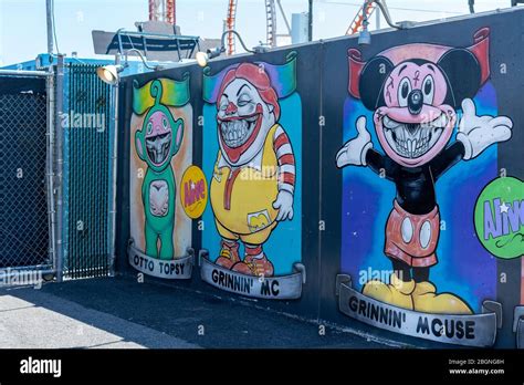Teletubby Ronald Mcdonald And Mickey Mouse Caricatures At Coney Art