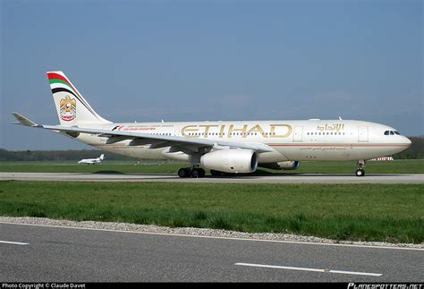 A Eyn Etihad Airways Airbus A Photo By Claude Davet Id