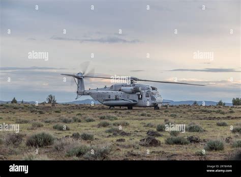 Eeuu Infantes De Marina Con El Escuadrón De Helicópteros Pesados Marinos Hmh 361 Grupo De