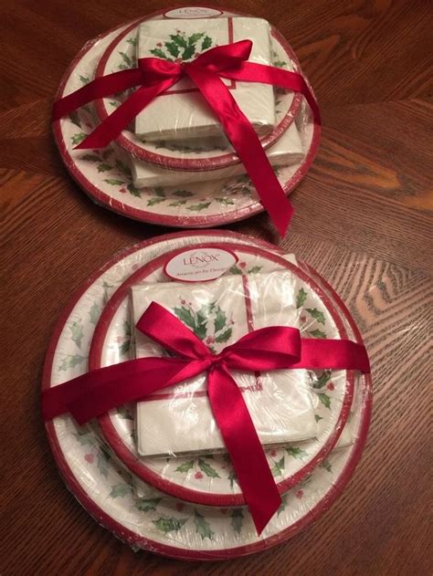 Lenox Holly Christmas Cr Gibson 112 Pc Set Paper Plates Napkins