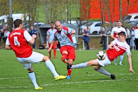 Fellbacher Fußball Nachlese Trikottausch vor dem Anpfiff