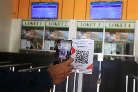 Simulasi Pembelian Tiket Wisata Nontunai Antara Foto