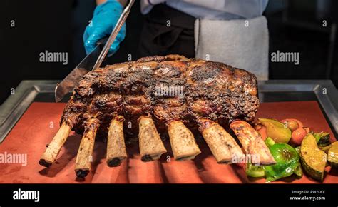 Chef Carving Prime Rib Of Roast Wagyu Beef Stock Photo Alamy