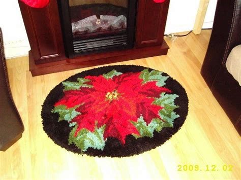 Latch Hook Rug Poinsettia Pattern And Supplies From Mary Maxim Mary