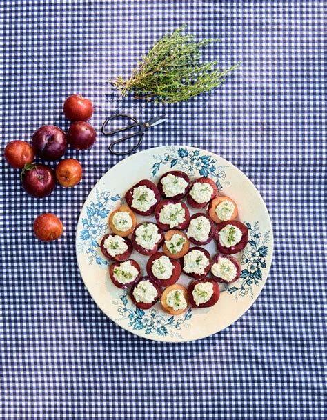 Bouchées de radis noir feta et œufs de saumon pour 4 personnes