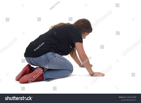 1 Thousand Girl Kneeling Back Royalty Free Images Stock Photos