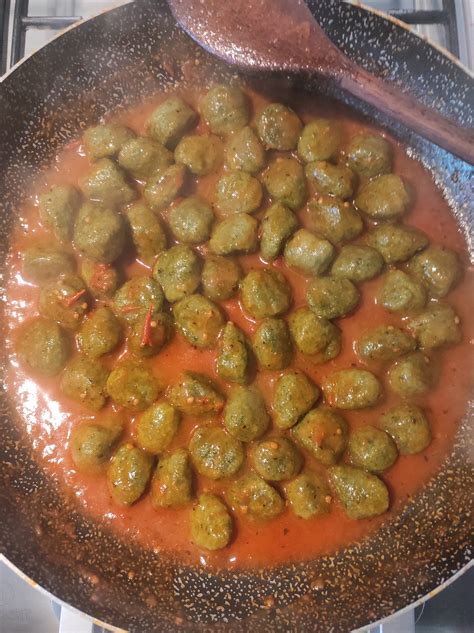 Gnocchi Di Patate E Spinaci Con Pomodorini Del Piennolo E Feta Greca