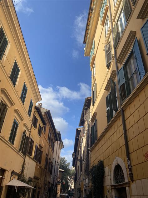 Rome's Hidden Gems for Students - Voice Search