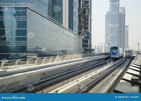 Trem Do Metro De Dubai Imagem Editorial Imagem De Vida