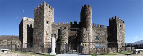 Castillo De San Vicente Montemayor Del R O Sec Flickr