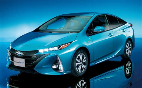 Toyota Prius Phv Debuts In Japan 682 Km Ev Range