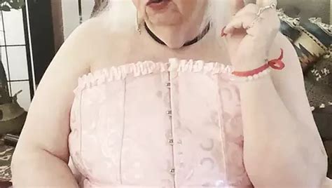 Smoking And Pissing Shemale BBW Amateur Porn Feat Constance XHamster