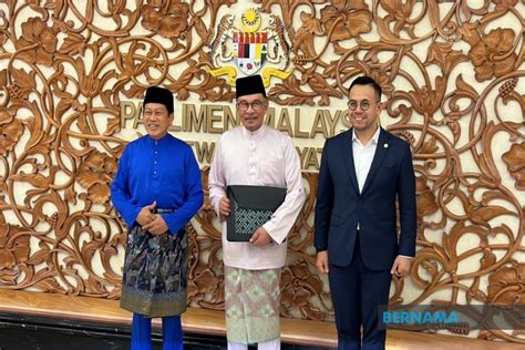 Anwar Bentang Belanjawan Di Dewan Rakyat