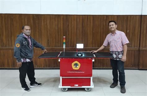 Lolos Kri Mahasiswa Untag Surabaya Ciptakan Robot Pasien Covid