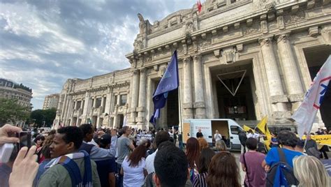 Corteo Di Protesta Contro Il Decreto Legge Cutro Centinaia In Piazza