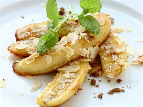 Gebratene Bananen Mit Mandeln Rezept EAT SMARTER