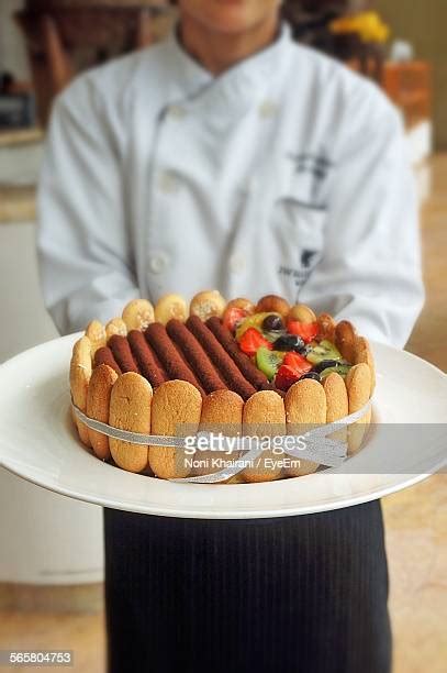 Chef Garnish Dessert Photos And Premium High Res Pictures Getty Images