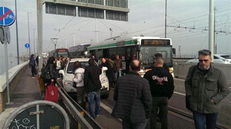 Venezia Auto In Panne E Traffico In Tilt Sul Ponte Della Libert La