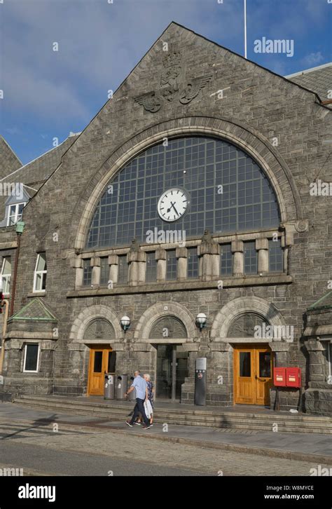 Zug Im Bahnhof Von Bergen Fotos Und Bildmaterial In Hoher Aufl Sung