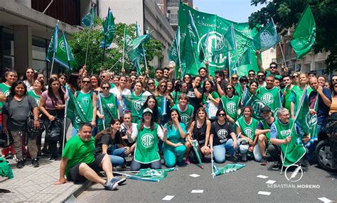 Trabajadores De Pami Movilizaron En Su Segundo D A De Paro En Reclamo