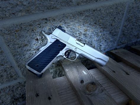 Dan Wesson Valor Stainless 45 Acp 5 Barrel 8 Rounds Night Sights