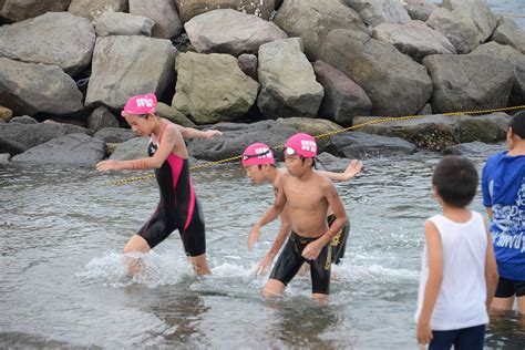 【スポーツ】伊東高が5連覇、熱海の小学生チームも完泳 初島・熱海間団体競泳大会 熱海ネット新聞