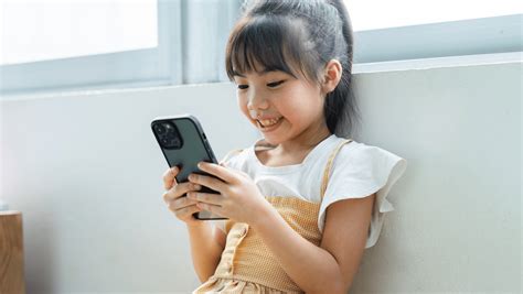 E-Reader Battery Life: Tips to Maximize Reading Time - Hunter Games Magazine