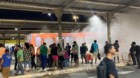 Vídeo ônibus solta fumaça no Terminal da Praia Grande em São Luís O