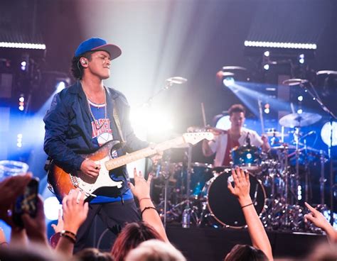 Bruno Mars From Musicians Performing Live On Stage E News