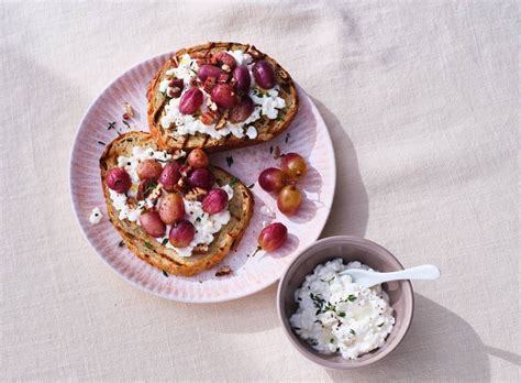 Toast Met Cottage Cheese Druiven En Pecannoten Recept Allerhande