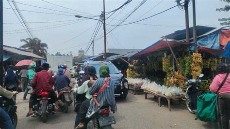 PKL Pasar Curug Semeraut Satpol PP PKL Jualan Di Bahu Jalan Tak