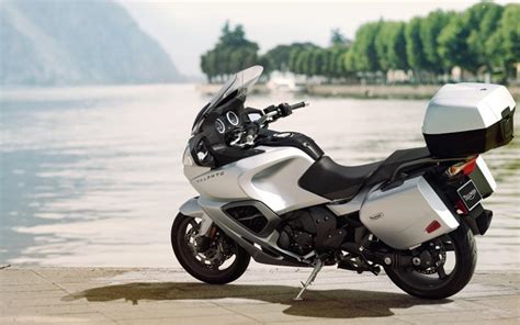 The 12 Best Touring Motorcycles for the Wide Open Road [2019 ...