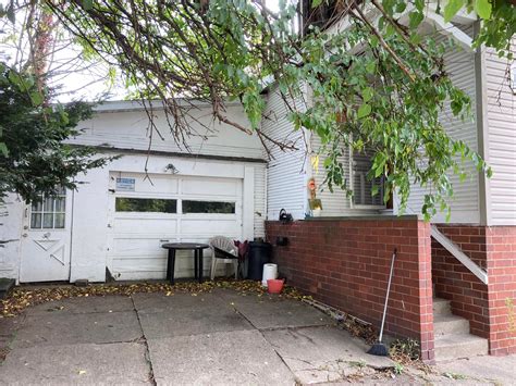 Old Funeral Homes - The former Mandley-Vetrovsky FH on Triskett Rd at