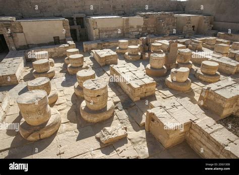 Medinet Habu Temple Egypt Stock Photo Alamy