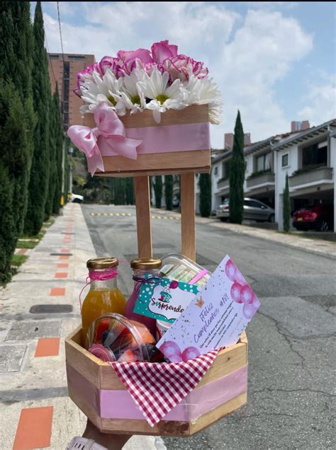 Desayuno Dos Pisos Con Flores Desayunos Sorpresa Y Anchetas Sorpresa