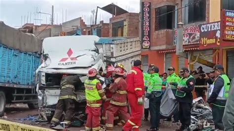 Esposos Y Un Transportista Mueren Tras Choque Frontal De Dos Camiones