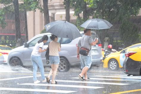 颱風外圍影響！豪大雨往北擴大12縣市 4地大雷雨強襲 上報 焦點