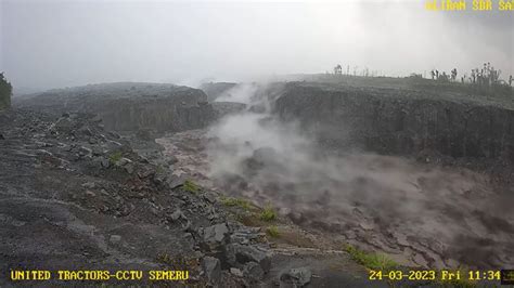 Akibat Hujan Banjir Lahar Dingin Semeru Terjang Desa Di Lumajang