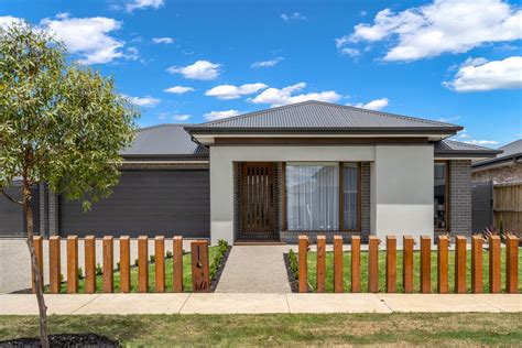 26 Arran Street Gisborne Vic 3437 Domain